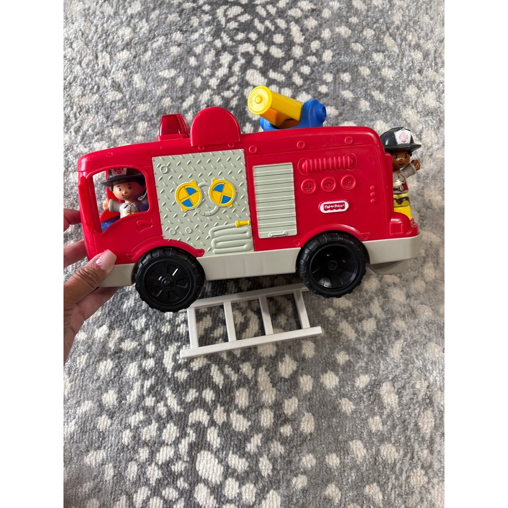 Fisher Price Little People Helping Others Fire Truck with 2 Figures Boy & Girl
